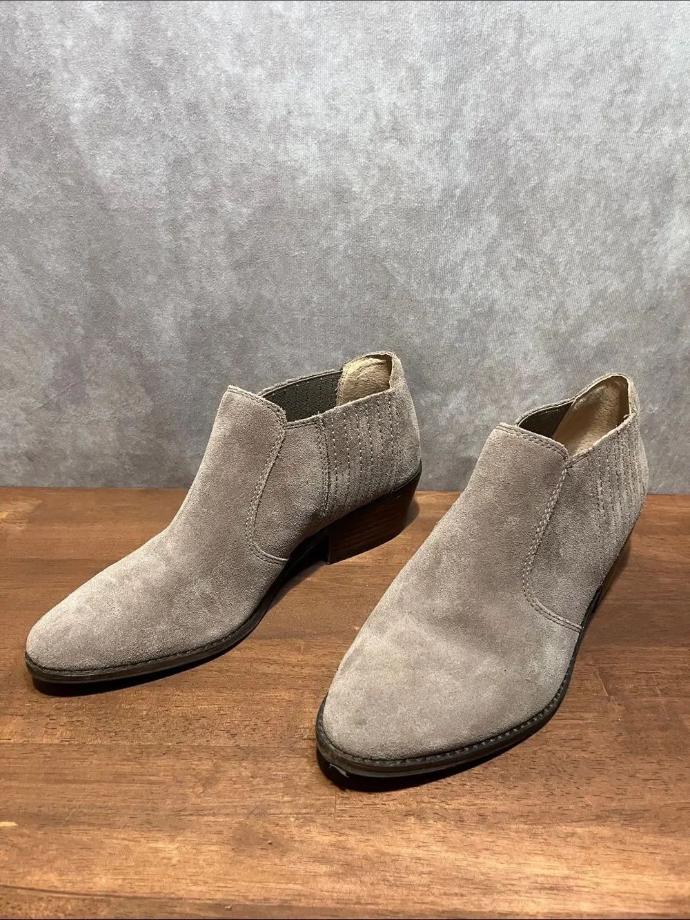 Lucky Brand Folley Suede Slip On Ankle Boots in Light Gray size 10